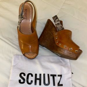 SCHUTZ platform (brown)